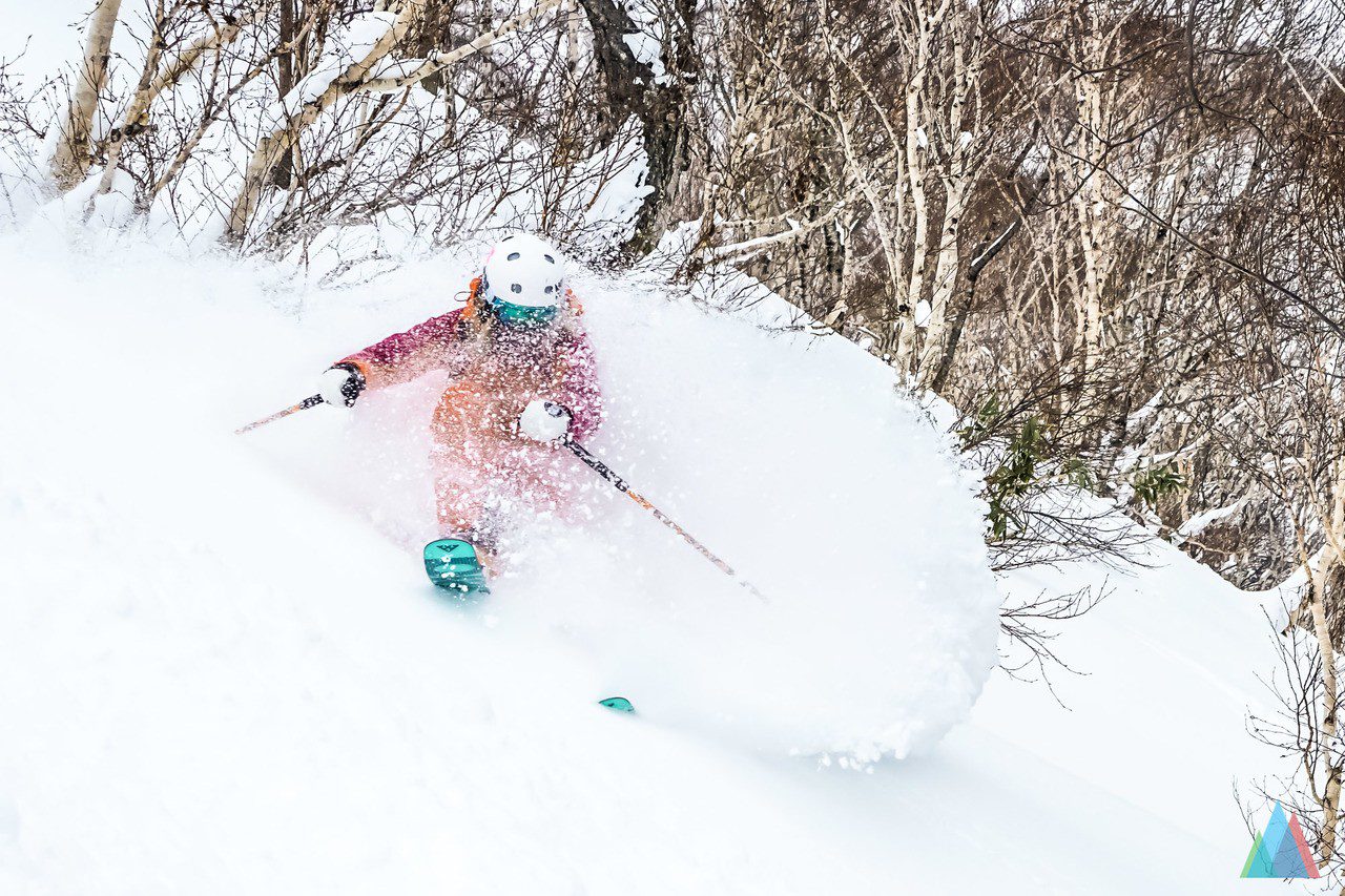 japan-skiing-skiier-japow-hokkaido