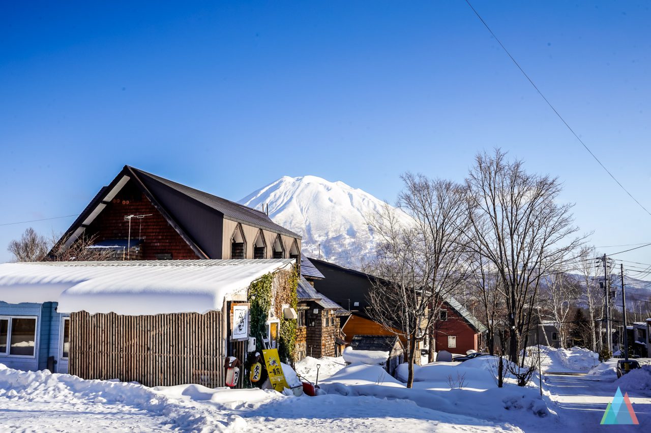 japan-skiing-skiier-japow-hokkaido