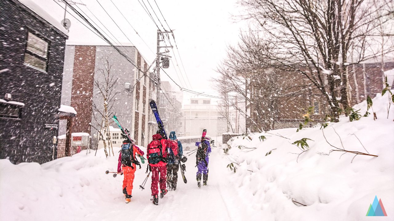 japan-skiing-skiier-japow-hokkaido