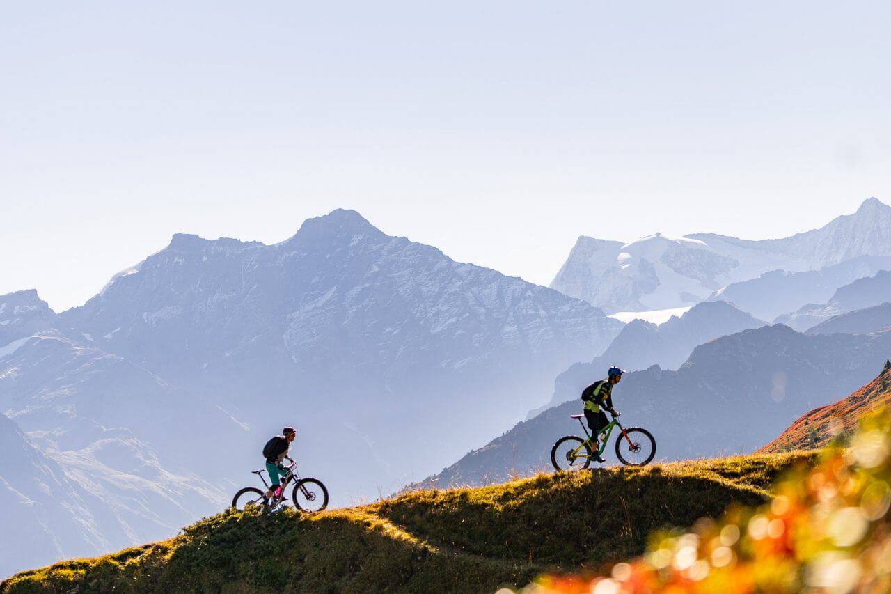 moutainbikers-in-verbier